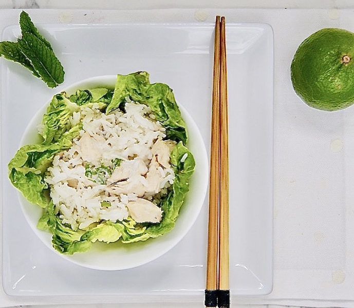 Riz au poulet parfumé à la noix de coco et citron vert
