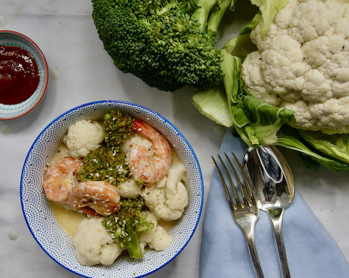 Crevettes, chou-fleur et brocolis à la crème de coco