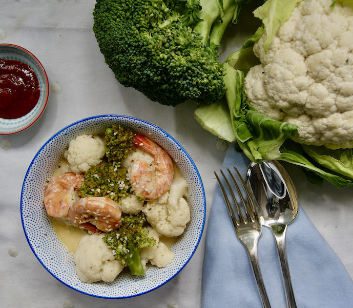 Crevettes, chou-fleur et brocolis à la crème de coco