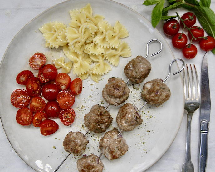 Brochettes de kefta grillé et salade de tomates