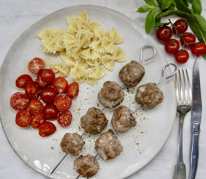 Brochettes de kefta grillé et salade de tomates