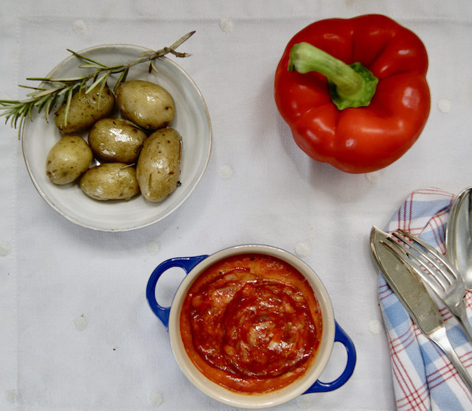 Cocottes de cabillaud, chorizo et coulis de poivron