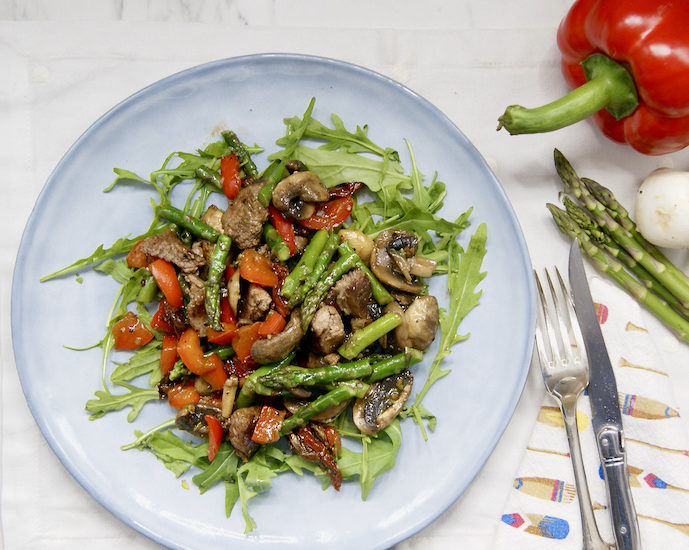 Salade d’agneau aux asperges et tomates séchées