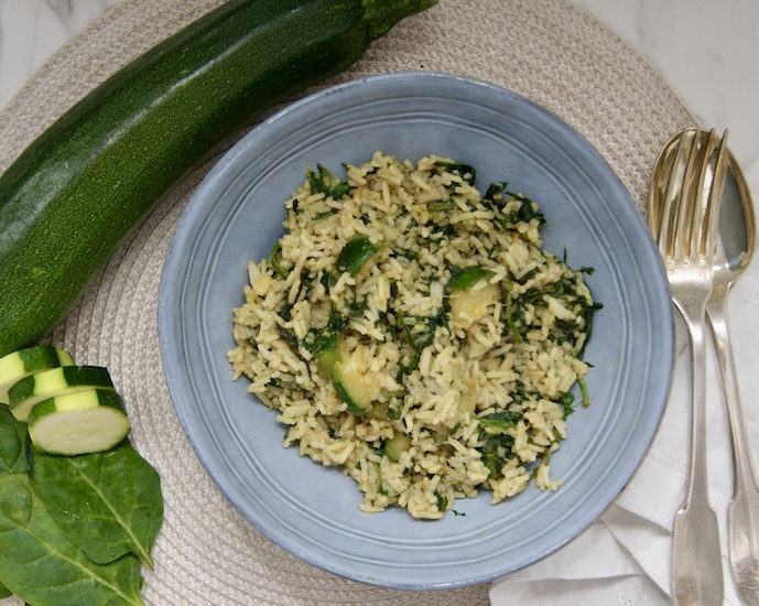 Riz, épinards et courgette sautés et épicés