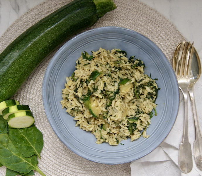 Riz, épinards et courgette sautés et épicés