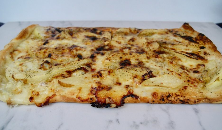Pizza poire, gorgonzola et miel