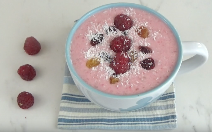Smoothie bowl aux framboises et pamplemousse
