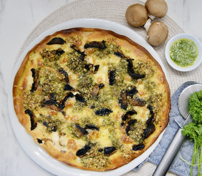 Pizza blanche aux champignons, pesto de persil