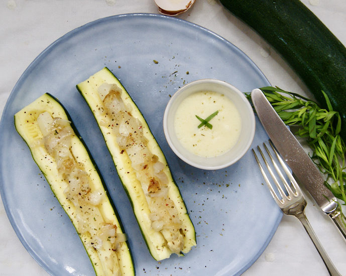 Le hot-dog d&rsquo;asperge dans la courgette et oignons confits