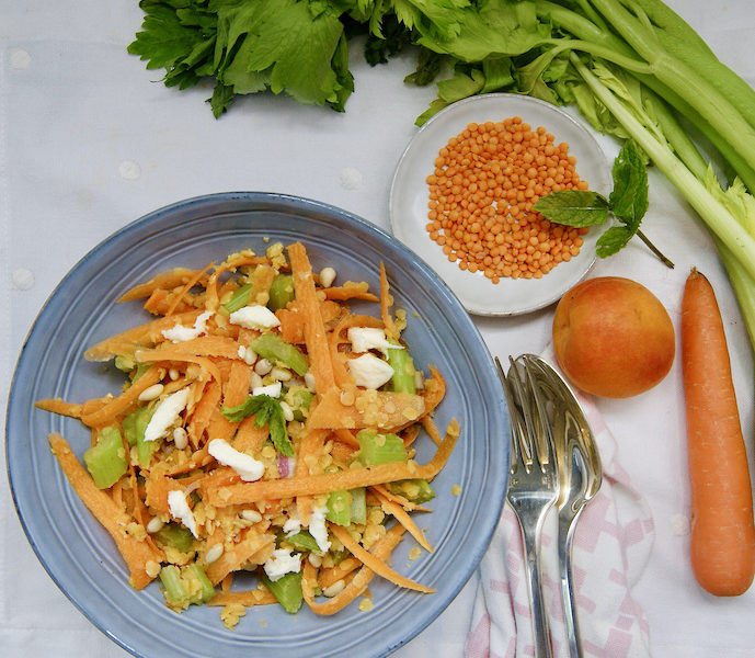 Lentilles aux carottes, céleri et abricots en salade