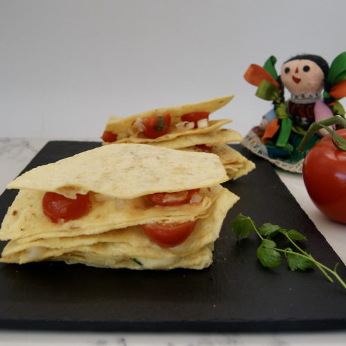 Tortillas farcies aux tomates et au fromage