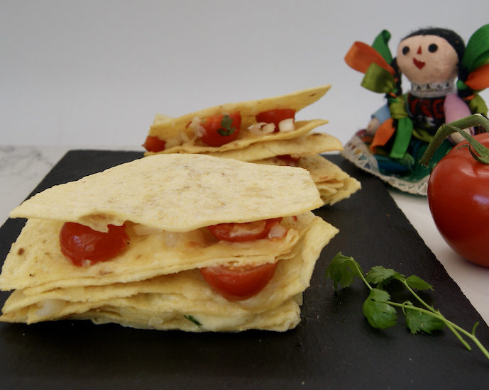 Tortillas farcies aux tomates et au fromage