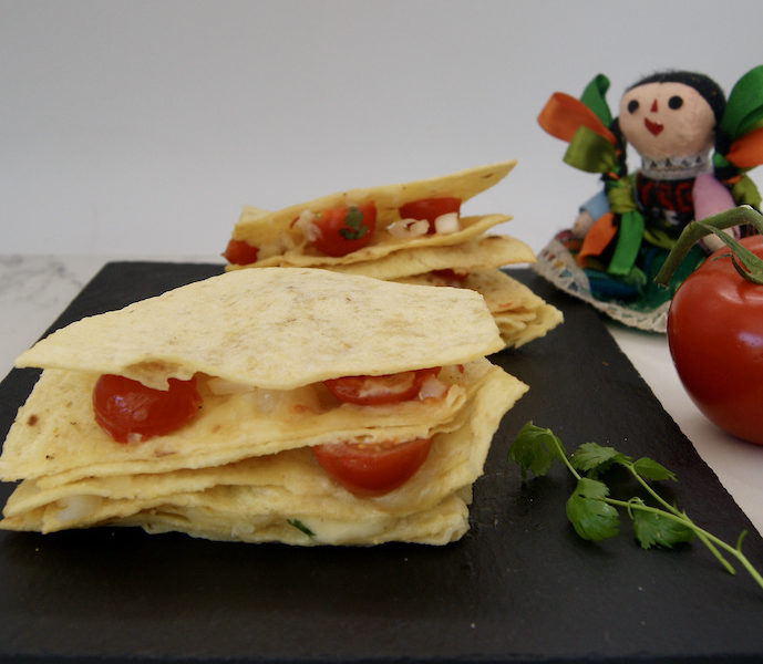 Tortillas farcies aux tomates et au fromage