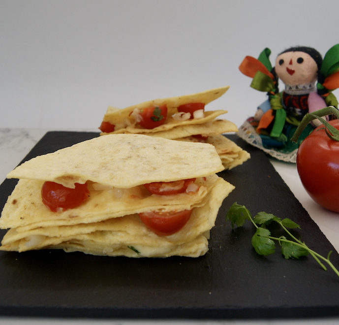 Tortillas farcies aux tomates et au fromage