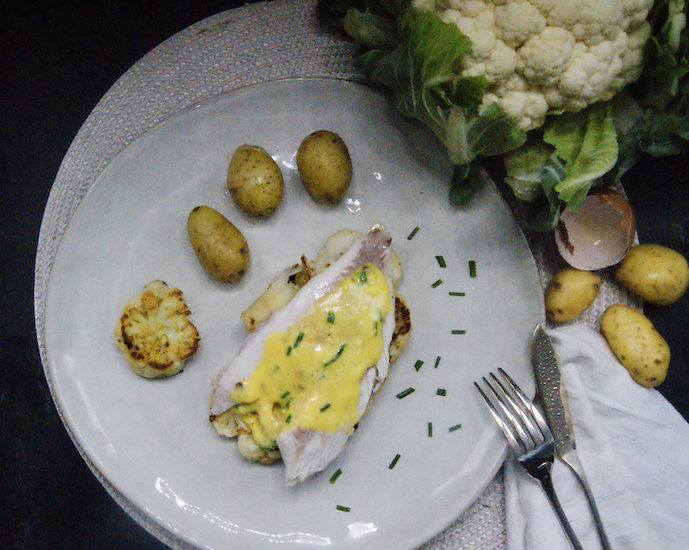 Dorade au chou-fleur poêlé, sauce mousseline