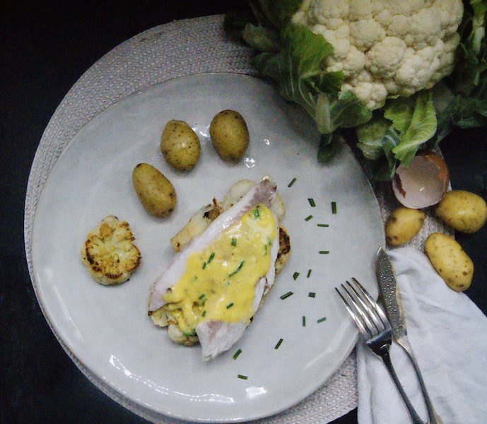 Dorade au chou-fleur poêlé, sauce mousseline