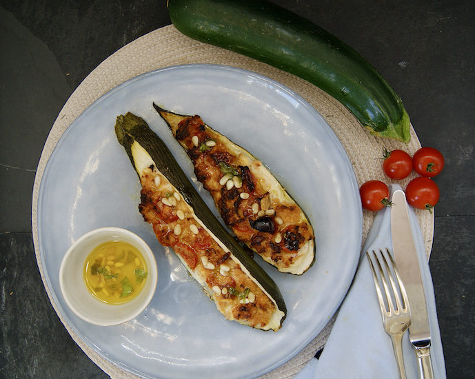Courgettes farcies, huile parfumée aux pignons