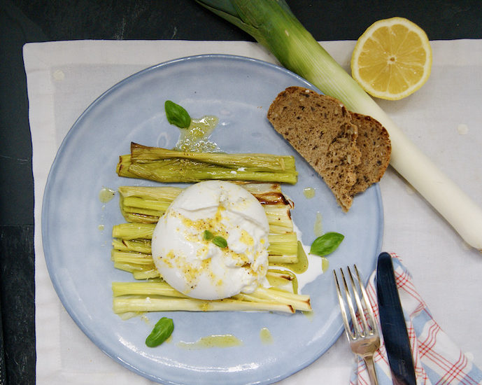 Poireaux grillés et burrata