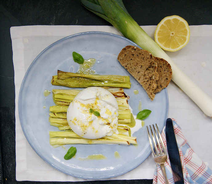 Poireaux grillés et burrata