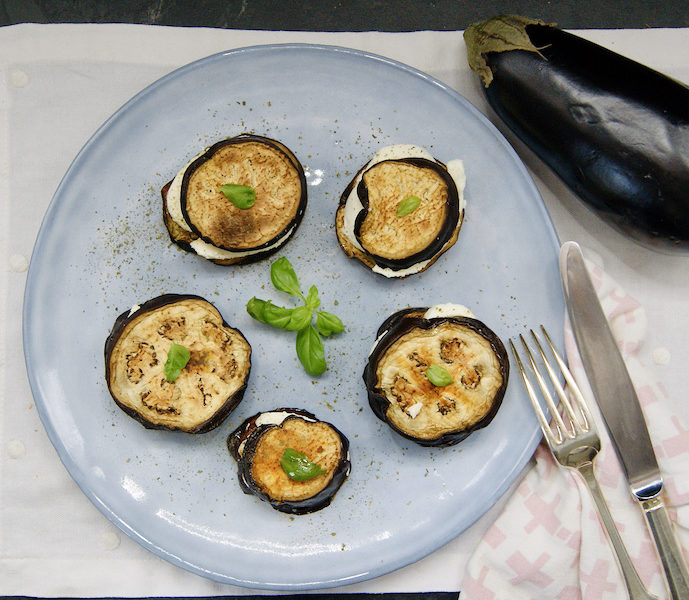 Aubergines grillées, tapenade de tomates et mozzarella