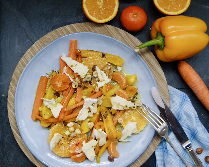 Poivrons jaunes et carottes rôtis aux oranges et aux noisettes