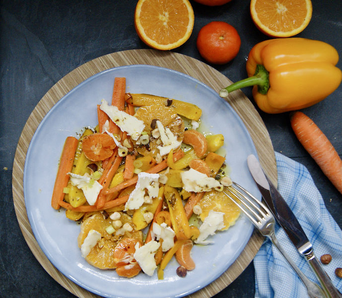 Poivrons jaunes et carottes rôtis aux oranges et aux noisettes