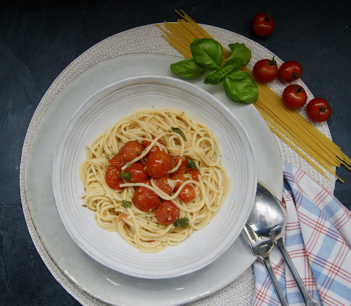 Spaghetti aux tomates cerises et basilic