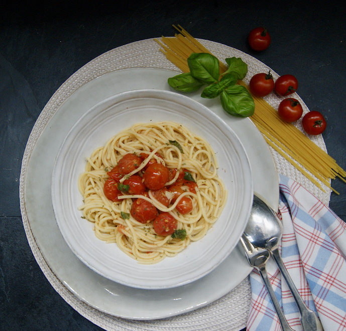 Spaghetti aux tomates cerises et basilic