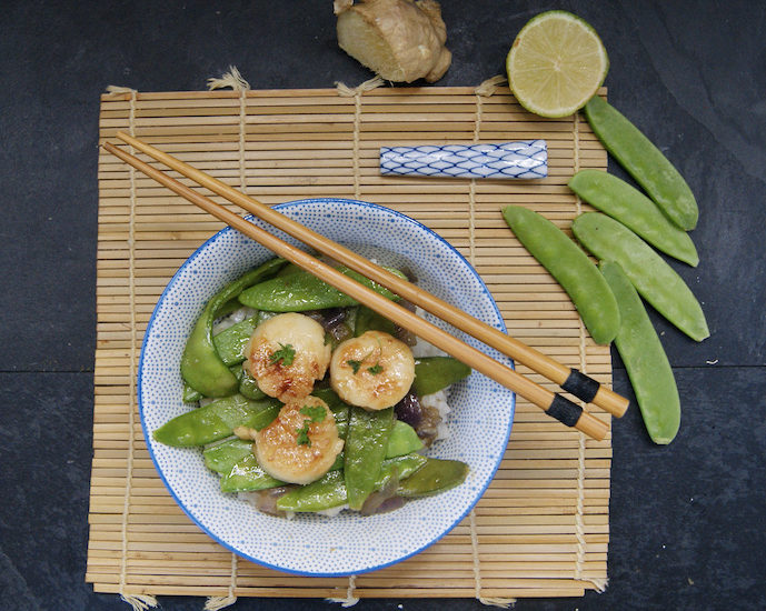 Noix de Saint Jacques sautées aux pois mange-tout