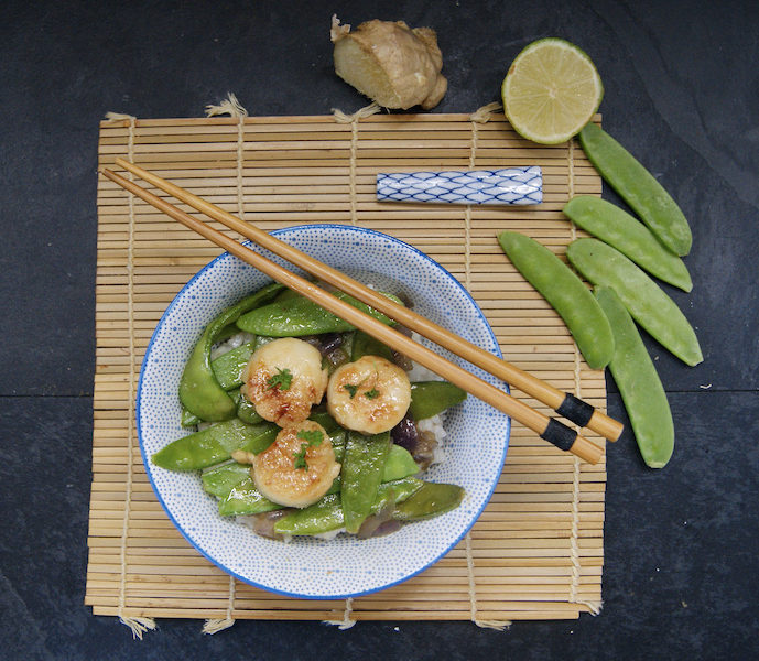 Noix de Saint Jacques sautées aux pois mange-tout