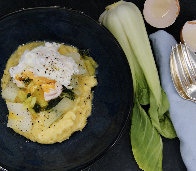 Polenta au pak choy braisé et oeuf poché