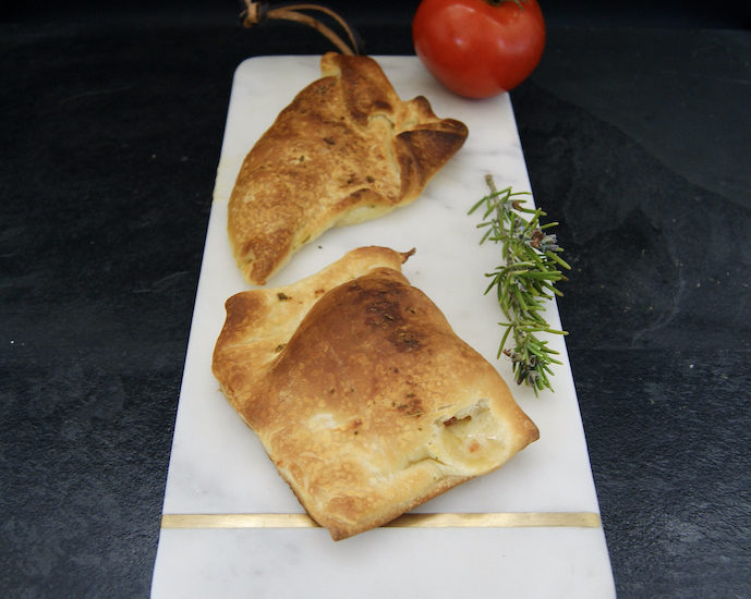 Petits chaussons aux tomates