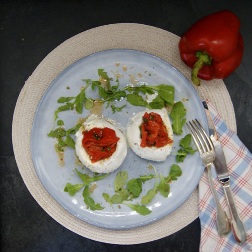 Mozzarella farcie de poivrons marinés et grillés
