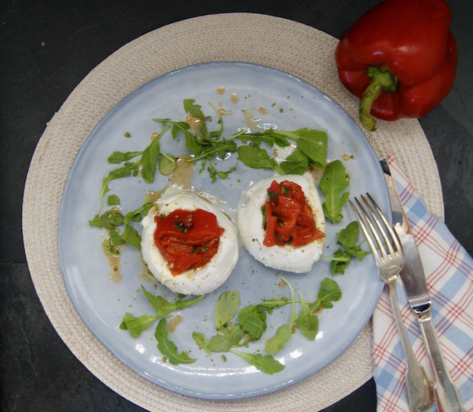Mozzarella farcie de poivrons marinés et grillés