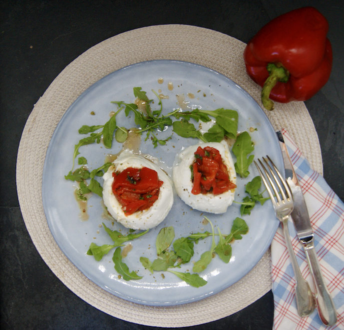 Mozzarella farcie de poivrons marinés et grillés
