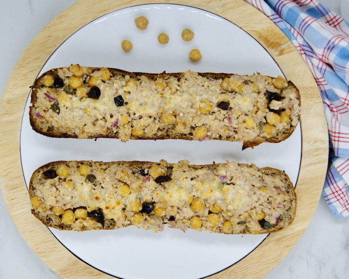 Baguette gratinée au thon et aux pois chiches
