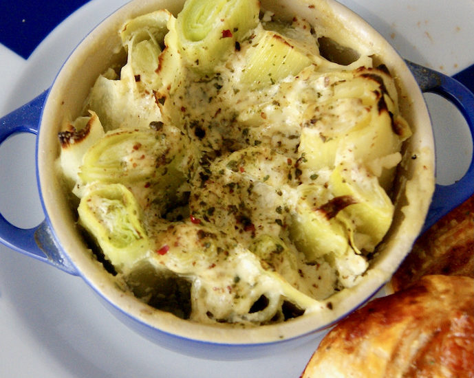 Gratin de poireaux et petits rouleaux de pizza