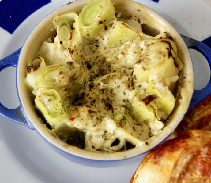 Gratin de poireaux et petits rouleaux de pizza
