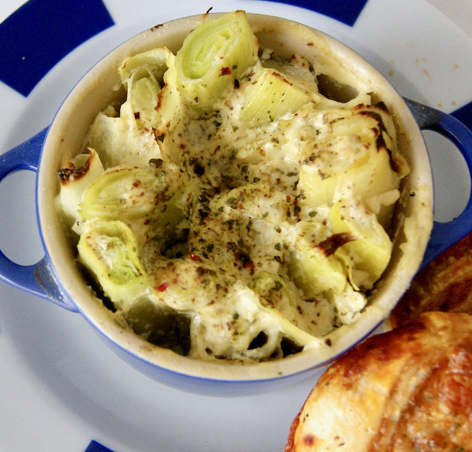 Gratin de poireaux et petits rouleaux de pizza