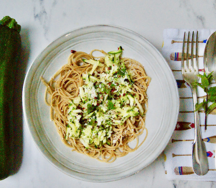 One-pot spaghetti aux courgettes et à la menthe