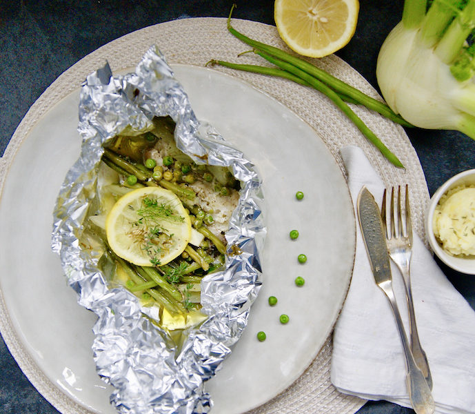 Papillote de cabillaud aux fenouils, haricots verts et petits pois