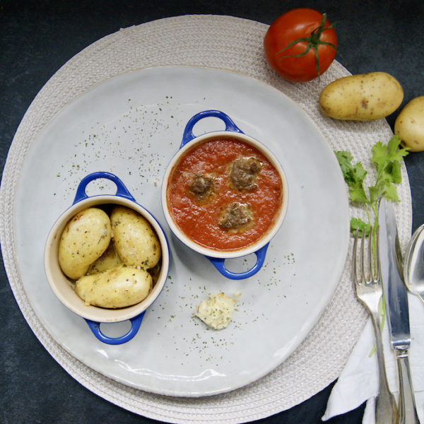 Keftas de boeuf à la tomate et grenailles au beurre persillé