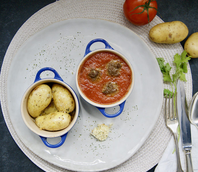 Keftas de boeuf à la tomate et grenailles au beurre persillé