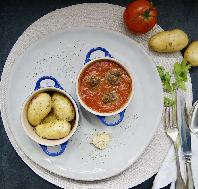 Keftas de boeuf à la tomate et grenailles au beurre persillé