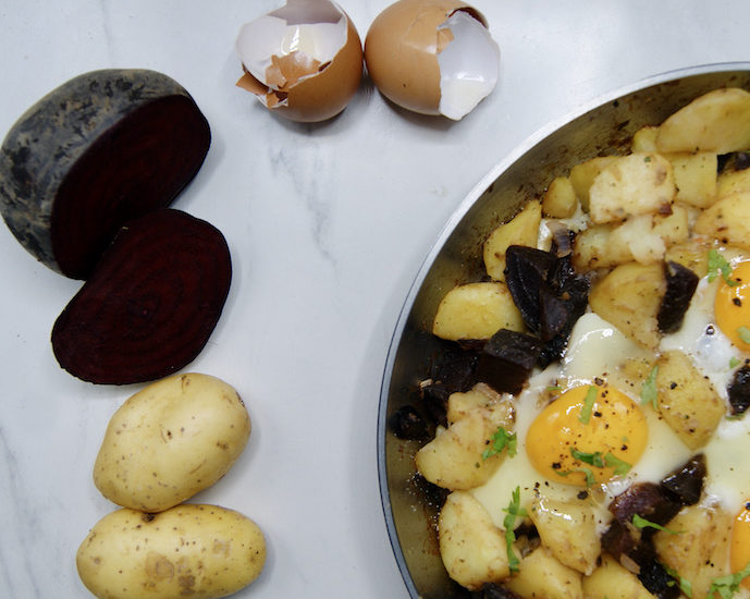 Poêlée de pommes de terre et betteraves aux oeufs