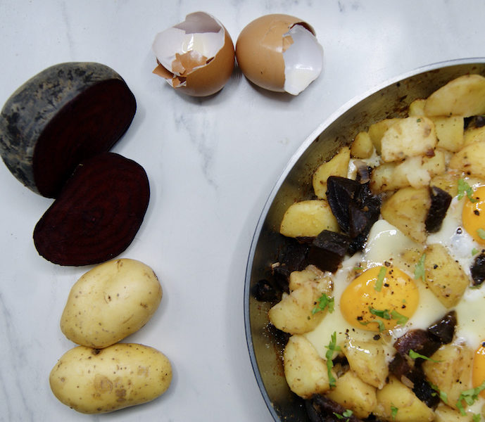 Poêlée de pommes de terre et betteraves aux oeufs