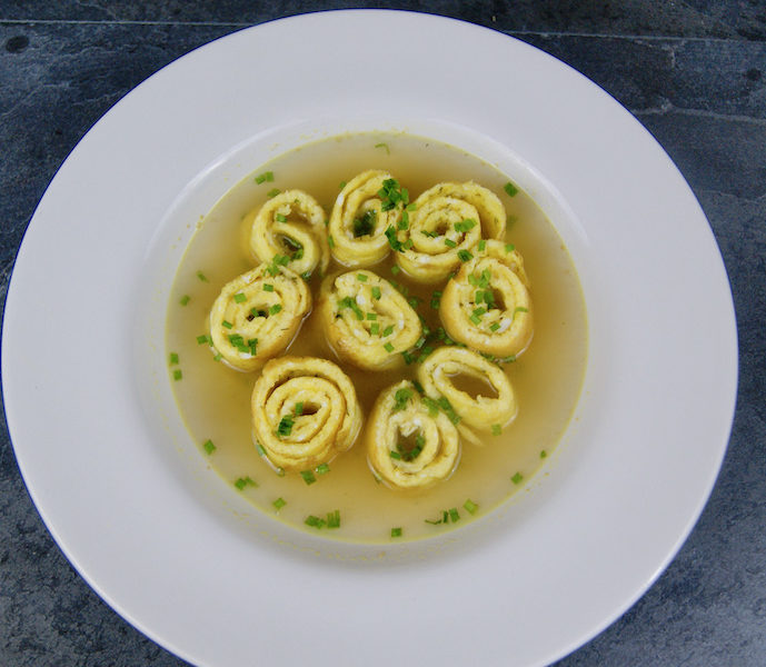 Potage à l’omelette fromagère