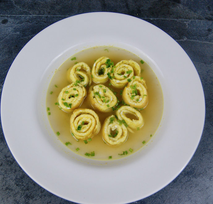 Potage à l’omelette fromagère