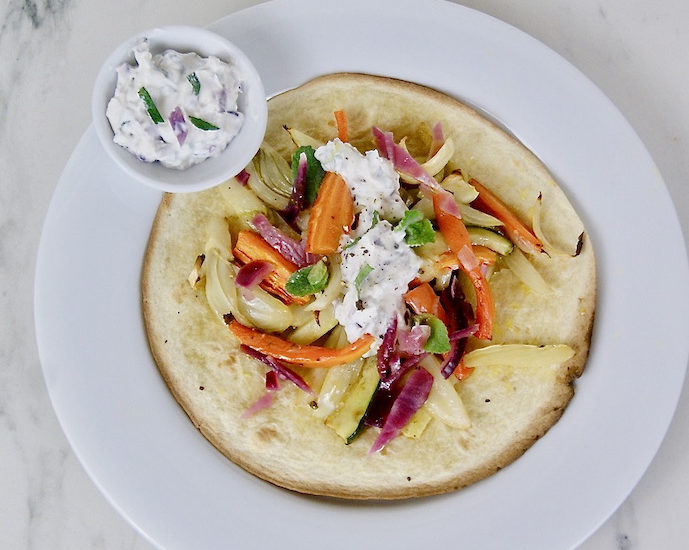 Wraps de fenouil, carotte et courgette rôtis, sauce au fromage frais