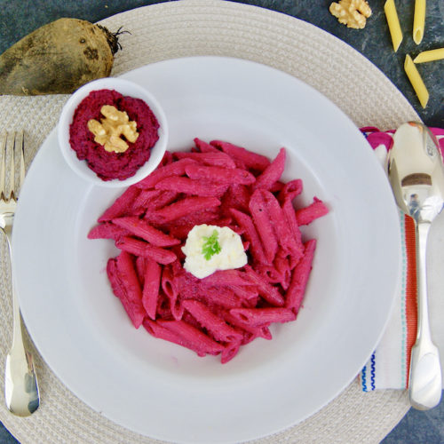 Pâtes au pesto de betterave rouge